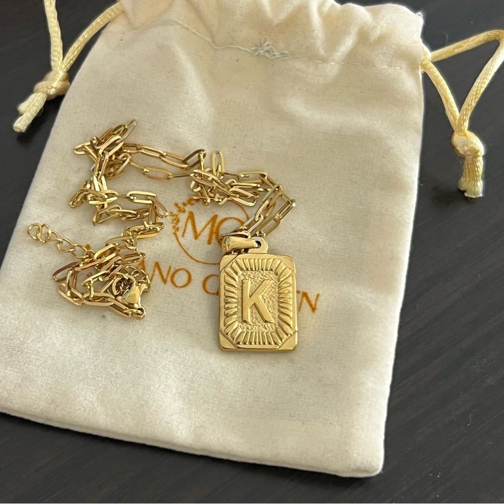 Good time initial necklace K NEW